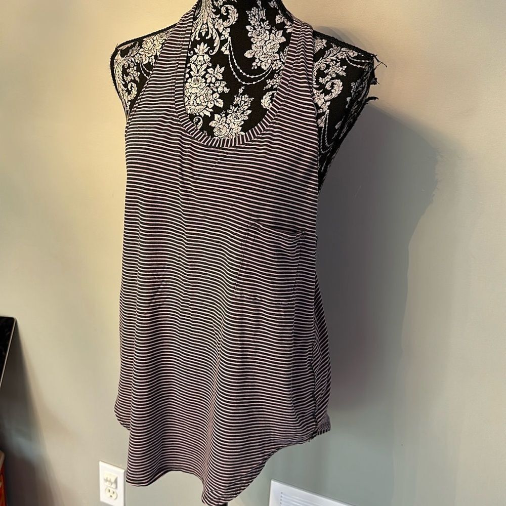 Lululemon size 8 muscle top